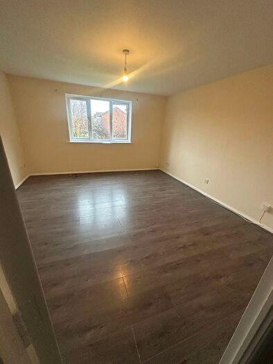 3 Bedroom Flat To Rent In Ripplegate Walk, Barking, IG11