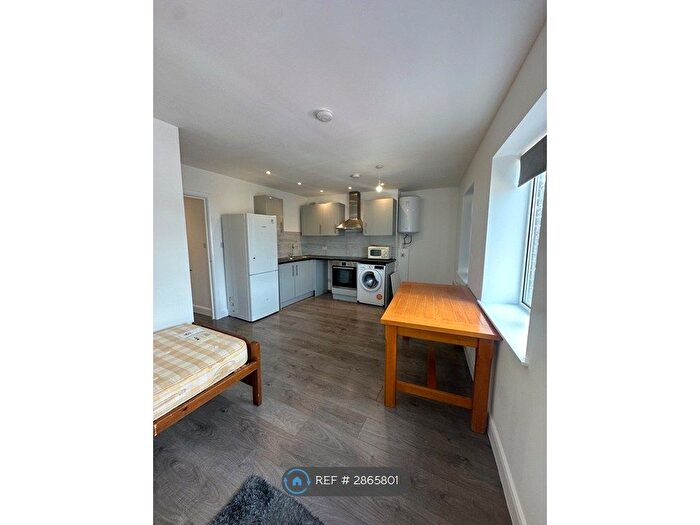 2 Bedroom Flat To Rent In Shenley Road, Borehamwood, WD6