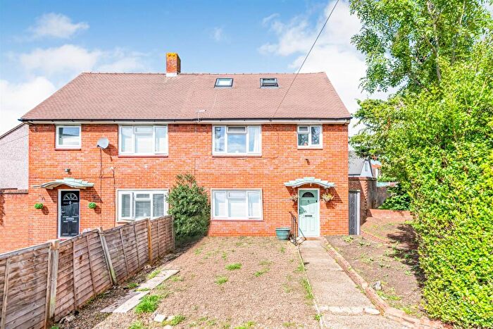 4 Bedroom Semi-Detached House For Sale In Danescourt Crescent, Sutton, SM1