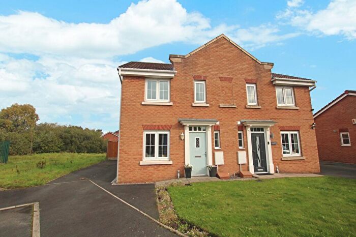 3 Bedroom Semi Detached House To Rent In Holmecroft Chase, Westhoughton, BL5
