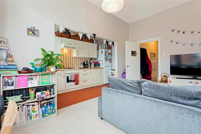 2 Bedroom Flat To Rent In Mazenod Avenue, West Hampstead, NW6