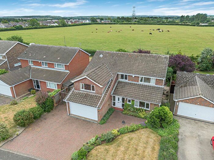 5 Bedroom Detached House For Sale In Alma Farm Road, Toddington, Toddington, LU5