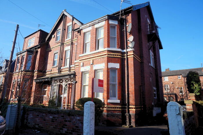 Apartment To Rent In Victoria Avenue, Didsbury, M20