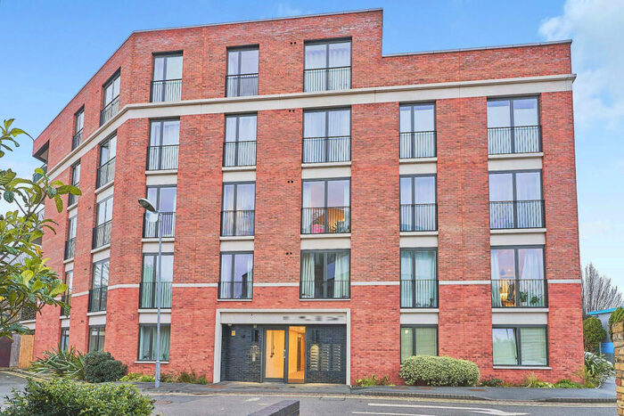 2 Bedroom Flat To Rent In North Kingston, KT2