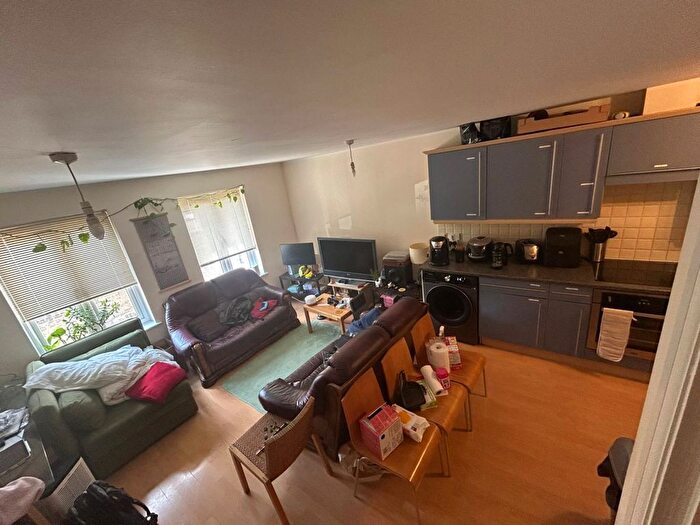 2 Bedroom Flat To Rent In Bedroom Flat, Silex, SE1