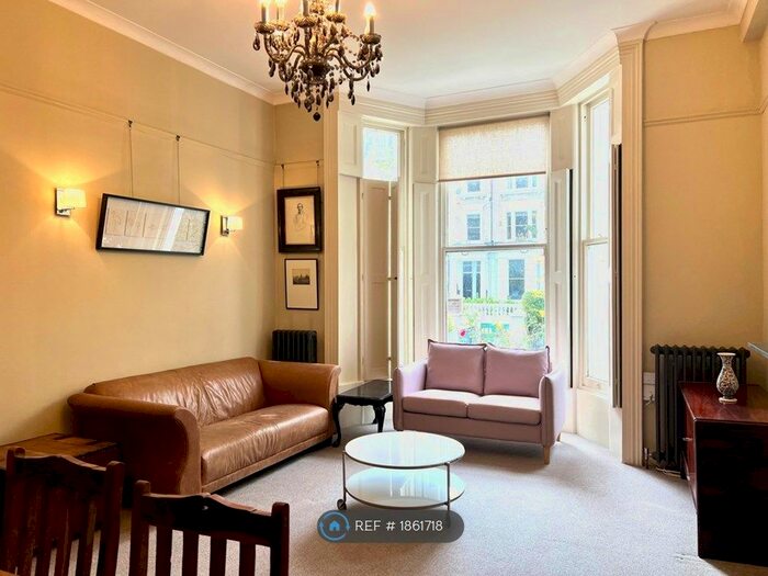 2 Bedroom Flat To Rent In Elsham Road, London, W14