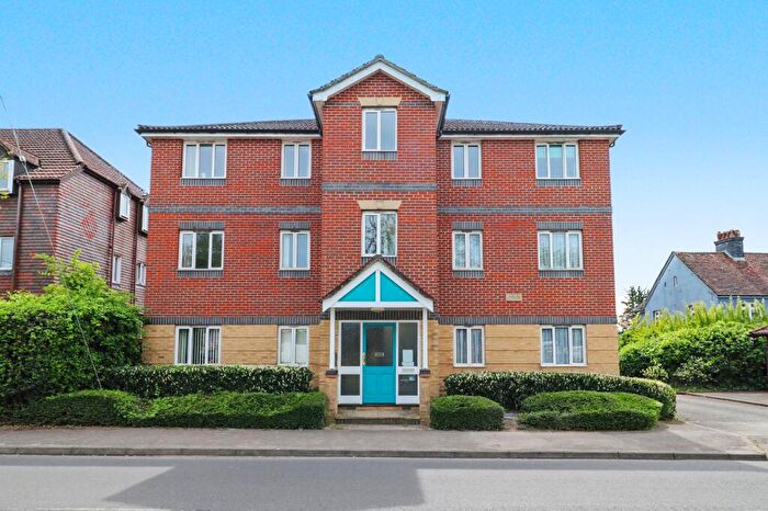 2 Bedroom Flat For Sale In Fair Oak Road, Fair Oak, SO50
