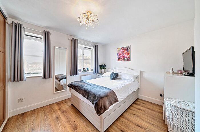1 Bedroom Flat For Sale In Philips Close, Carshalton, SM5