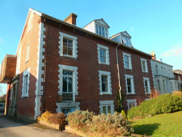 2 Bedroom Flat To Rent In Salisbury, SP1