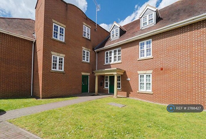 2 Bedroom Flat To Rent In Wheatstone Close, Slough, SL3