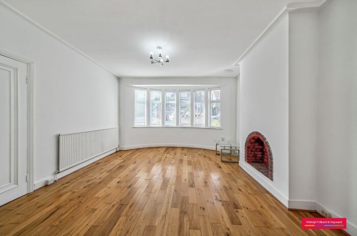 3 Bedroom Detached House To Rent In Walmington Fold, North Finchley, London, N12