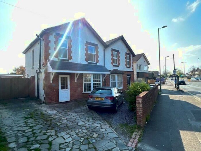 3 Bedroom Barn Conversion To Rent In Gosport Road, Fareham, PO16