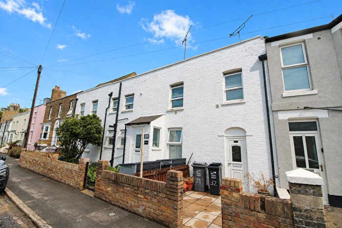 2 Bedroom Maisonette For Sale In Princes Crescent, Margate, CT9