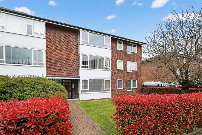3 Bedroom Flat For Sale In Stanley Road, Sutton, SM2