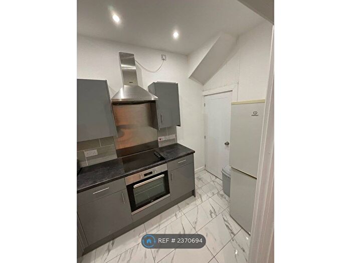 2 Bedroom Terraced House To Rent In Garnet Terrace, Leeds, LS11