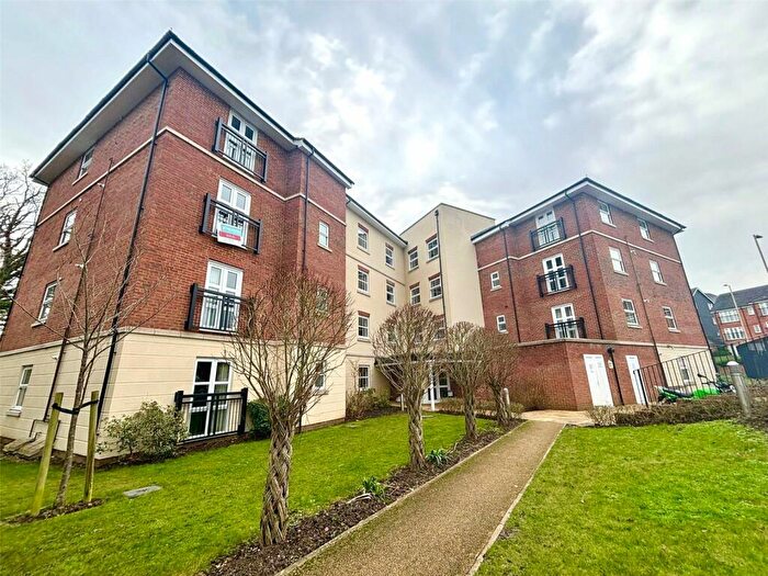2 Bedroom Flat To Rent In Honington Mews, Farnborough, Hampshire, GU14