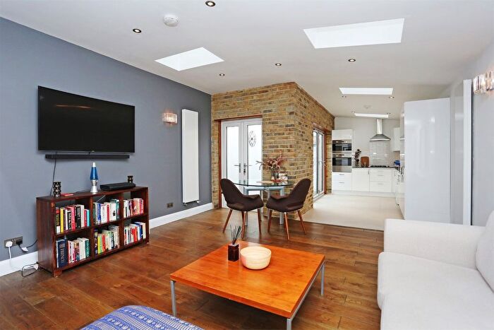 2 Bedroom Flat To Rent In Acton Lane, Chiswick, London, W4