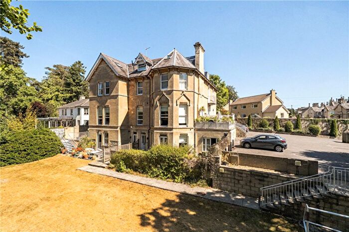 3 Bedroom Flat For Sale In Weston Lane, Bath, Somerset, BA1