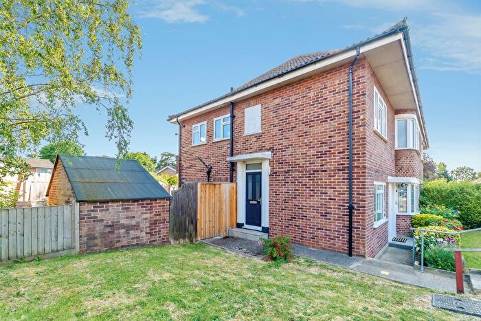 2 Bedroom Maisonette For Sale In Lyconby Gardens, Shirley, Croydon, CR0