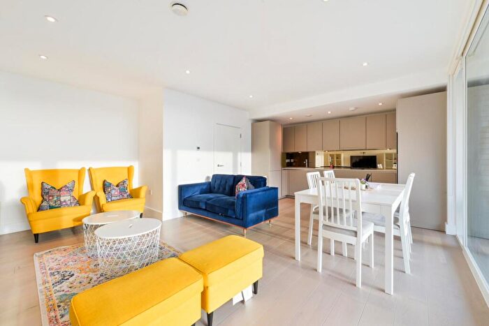 3 Bedroom Apartment To Rent In Claremont House, Quebec Way, SE16