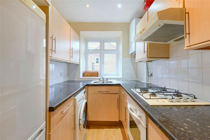 2 Bedroom Flat To Rent In Devonshire Road, Forest Hill, London SE23
