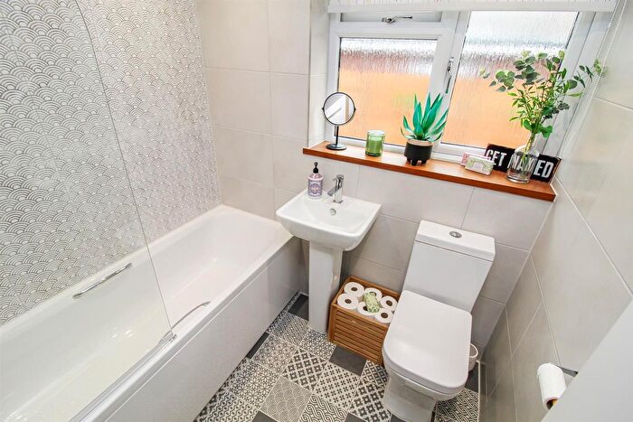2 Bedroom Detached Bungalow For Sale In Cleveland Garth, Lupset Park, Wakefield, WF2