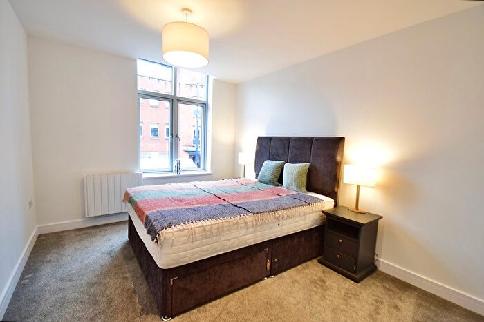 3 Bedroom Flat To Rent In Briggate, Leeds, LS1