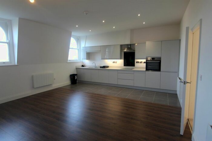 2 Bedroom Flat To Rent In Top Floor Apartment, Brooklands Development, Esplanade Gardens, Scarborough, YO11