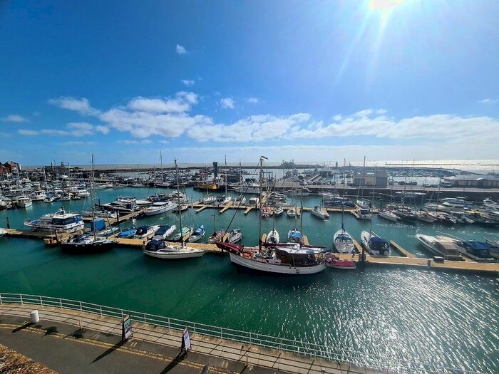 2 Bedroom Flat To Rent In Harbour Parade, Ramsgate, CT11
