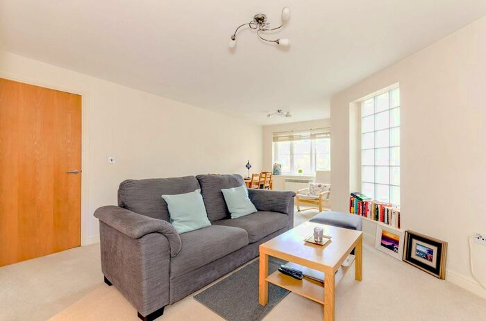 2 Bedroom Flat To Rent In Goldsworth Road, Woking, GU21