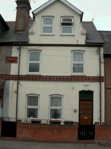 1 Bedroom Flat To Rent In Elgar Road, Reading RG2
