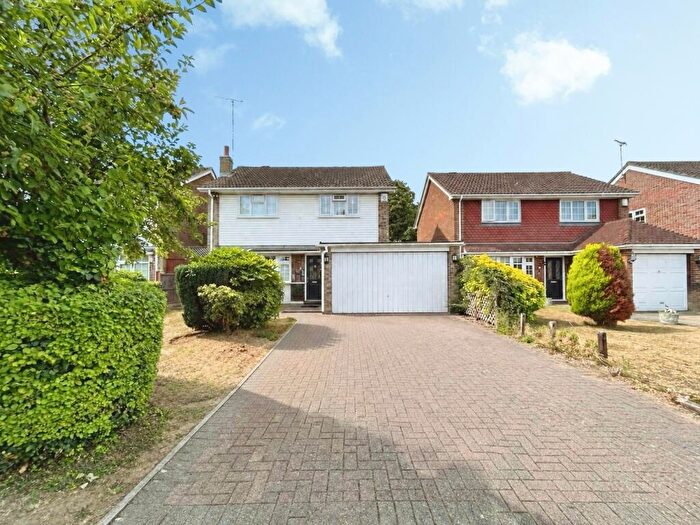 3 Bedroom Detached House For Sale In Chantry Avenue, Hartley, Longfield, Kent, DA3