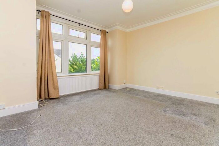 2 Bedroom Flat To Rent In Kingsley Avenue, London, W13