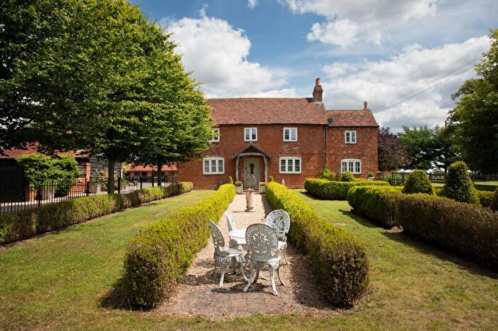 5 Bedroom Detached House For Sale In Bramley, Folly Lane, RG26