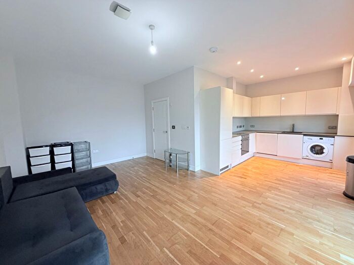 Studio To Rent In Staines Road West, Sunbury-On-Thames, TW16