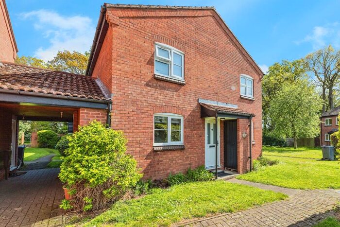 2 Bedroom Maisonette To Rent In Temple Court, Hertford, SG14