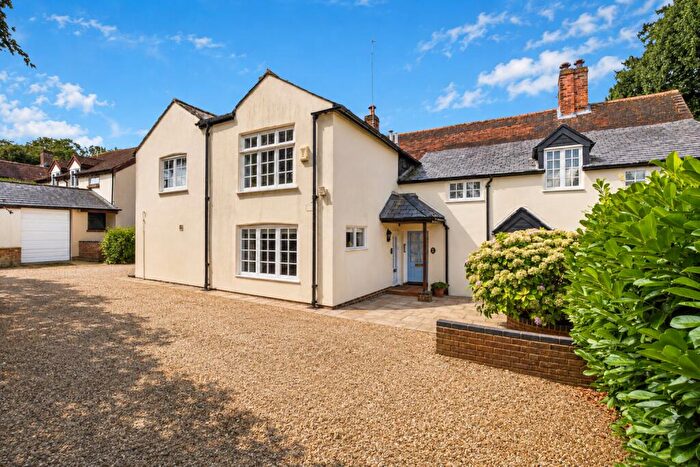 2 Bedroom Apartment For Sale In The Hill, Wheathampstead, St. Albans, Hertfordshire, AL4