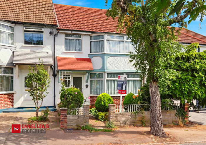 3 Bedroom Terraced House For Sale In Highland Avenue, Loughton, IG10