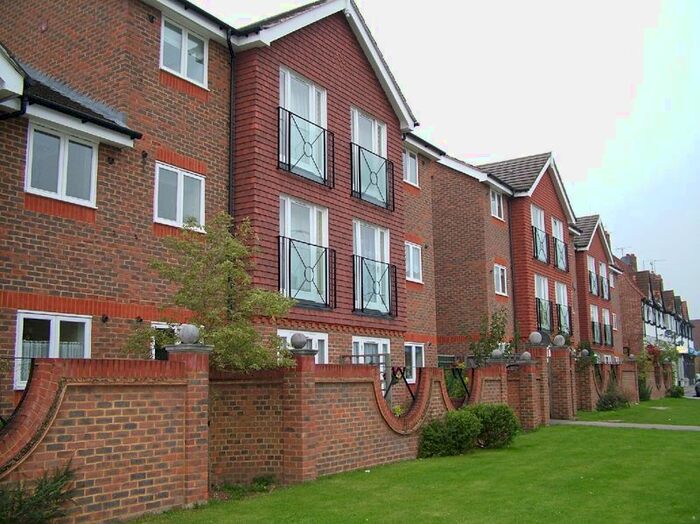1 Bedroom Flat To Rent In Yeend Close, West Molesey, KT8