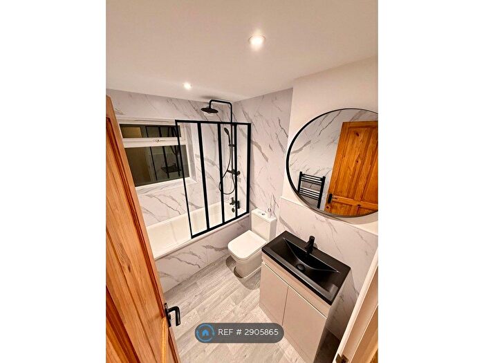 2 Bedroom Flat To Rent In Ranscombe Close, Rochester, ME2