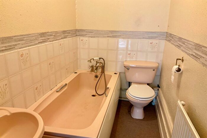 1 Bedroom Flat For Sale In Maison Dieu Road, Dover, CT16