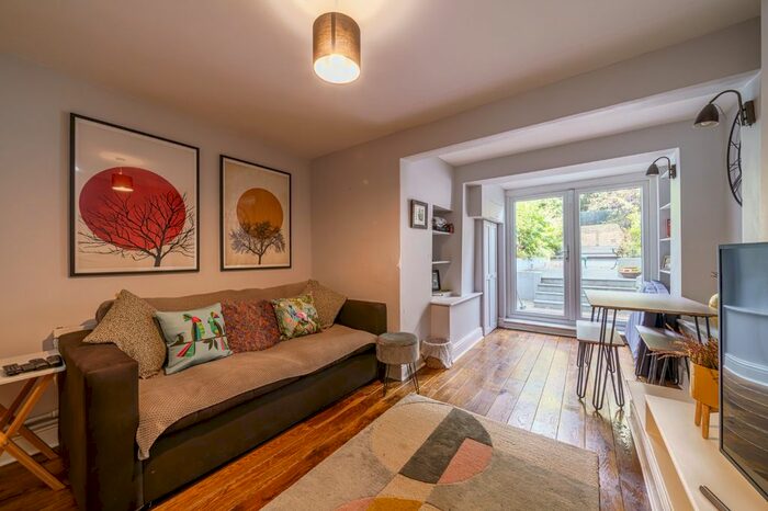 2 Bedroom Maisonette To Rent In East Dulwich Road, East Dulwich, London, SE22