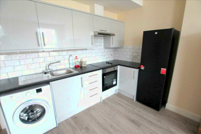 2 Bedroom Flat To Rent In The Avenue, Tottenham, London, N17