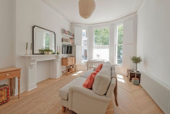 1 Bedroom Flat For Sale In Bonchurch Road, London, W10