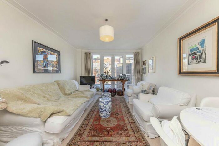 2 Bedroom Flat To Rent In Kensington High Street, London, W14