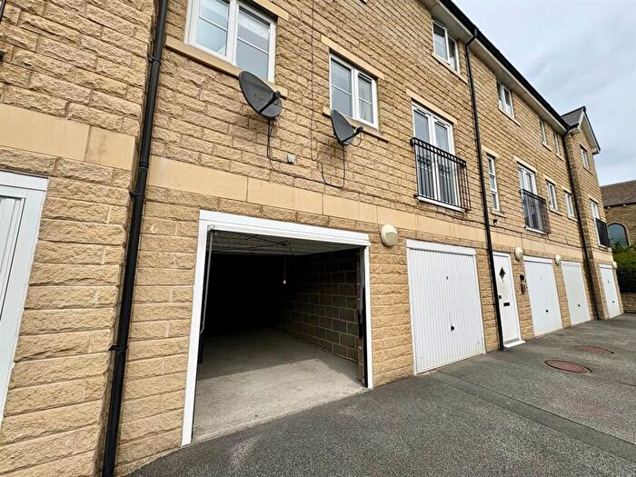 2 Bedroom Apartment For Sale In Longley Gardens, Saddleworth Road, Greetland, Halifax, HX4
