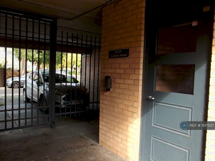 1 Bedroom Flat To Rent In Gurnards Avenue, Milton Keynes, MK6