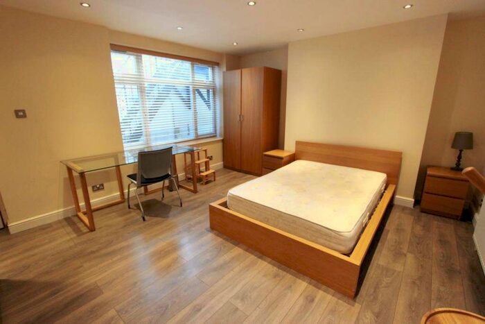 4 Bedroom Flat To Rent In Cleveland Street, London, W1T