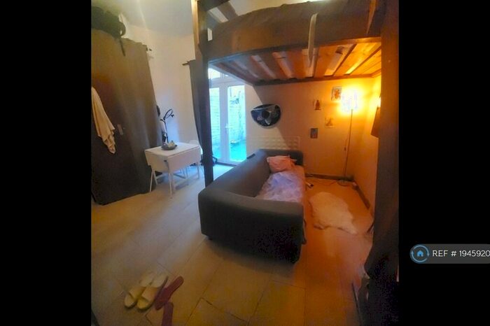 Studio To Rent In Mountfield Road, London, N3