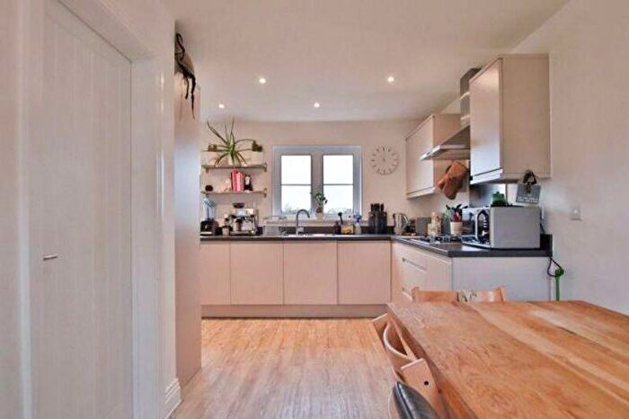 4 Bedroom Semi-Detached House To Rent In Longacres Way, Chichester, PO20